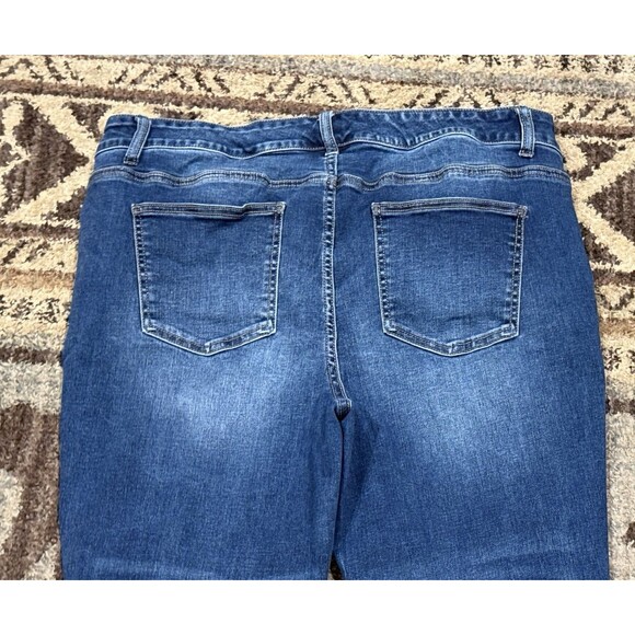 Women’s plus size Maurices cropped jeans 20 W distressed - Picture 4 of 4